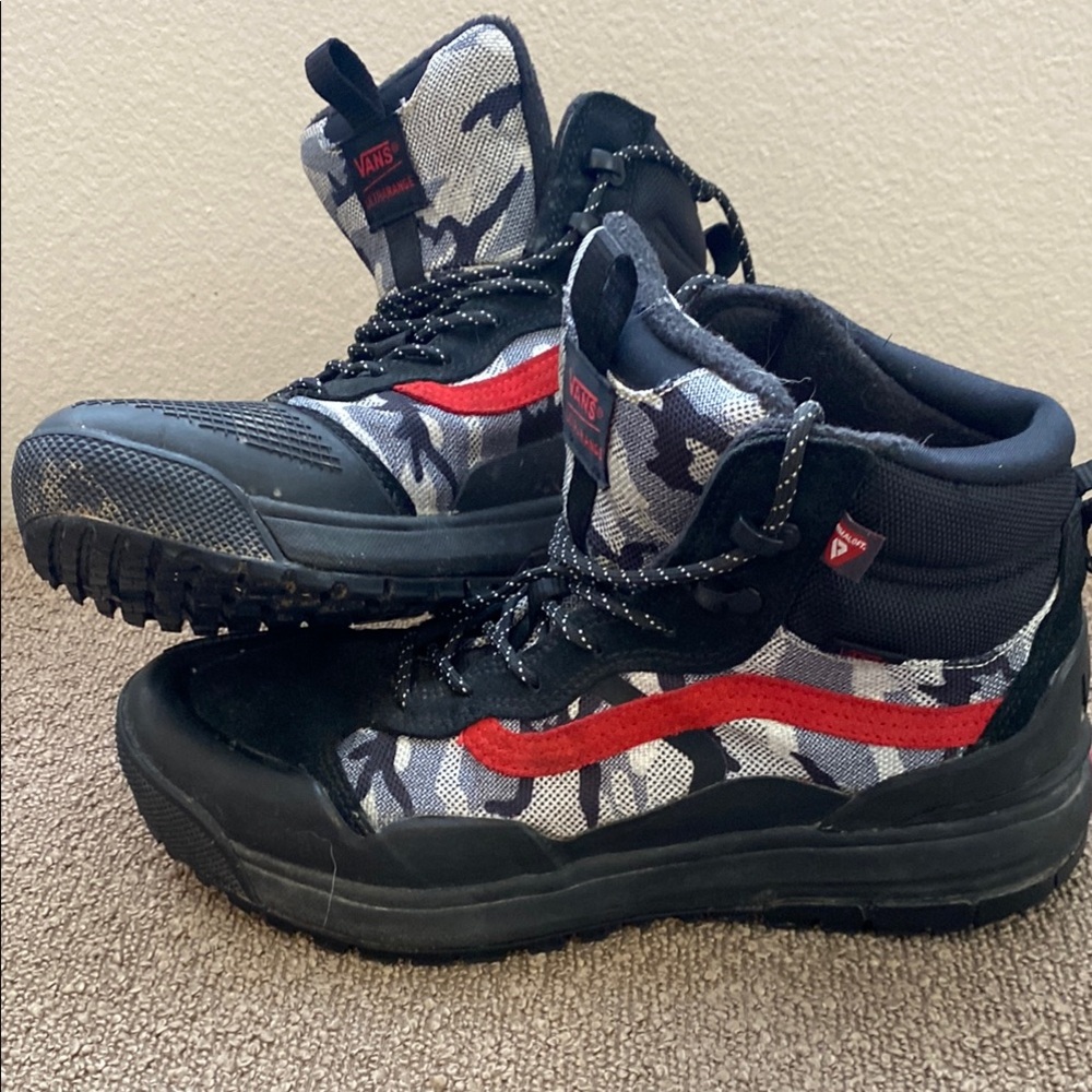 Vans Ultra Range EXO 2 MTE-2 Black and Red Camouflage Rain & Snow Boots size 9.5
